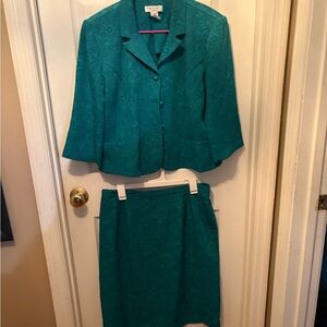Green Knee-Length Pencil Skirt‎ for Work